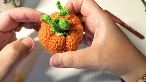 How To Crochet Pumpkin Crown Tutorial 3