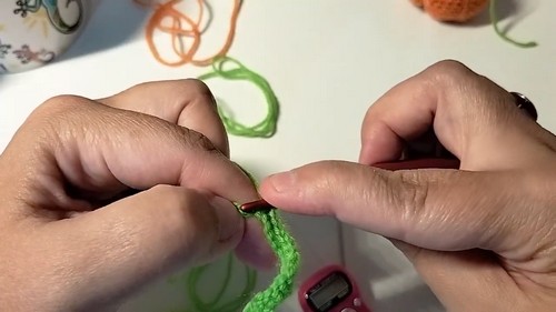 How To Crochet Pumpkin Crown Tutorial 1