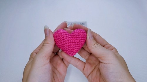 How To Crochet Heart Keyachin Bag 3