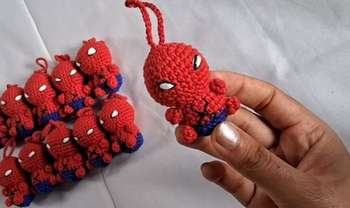 How To Crochet Spiderman Keychain 3