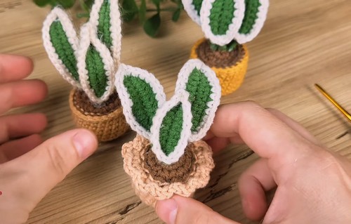 How To Crochet Flower Plant Tutorial 3