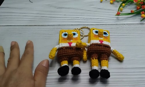 How To Crochet Spongebob keychain 3
