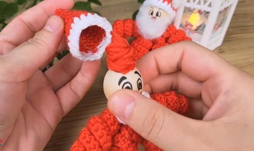 How To Crochet Santa Claus Keychain 2