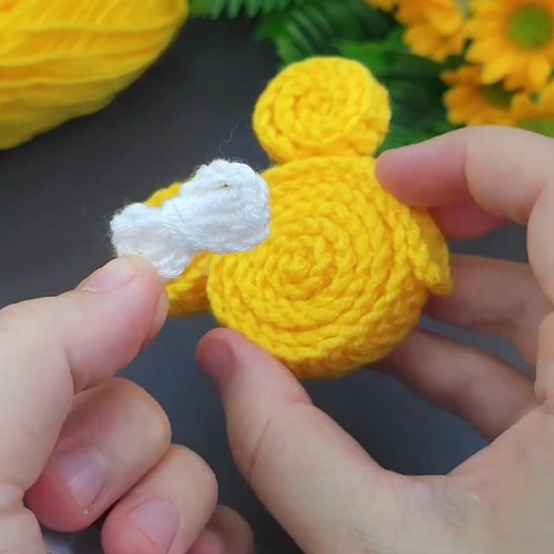 How To Crochet Minnie Mouse Keychain 2