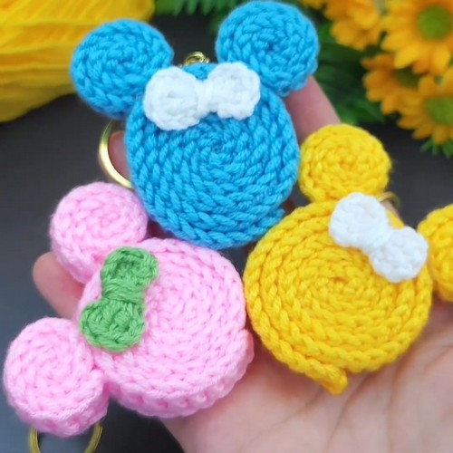 How To Crochet Minnie Mouse Keychain 3