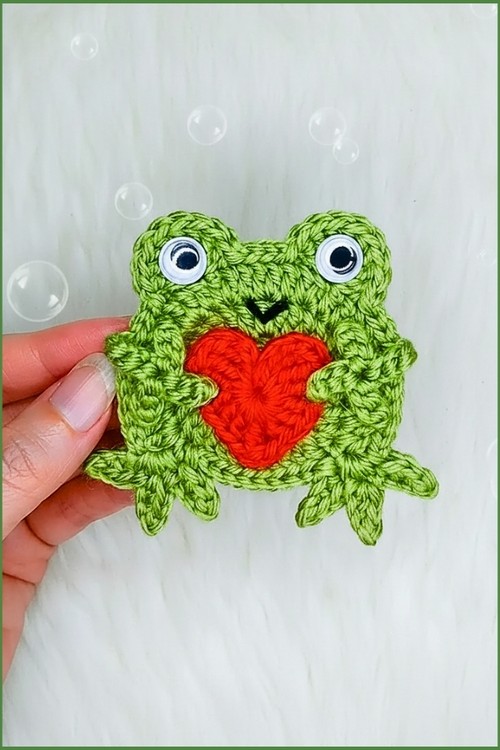 Crochet Frog Holding Heart 4