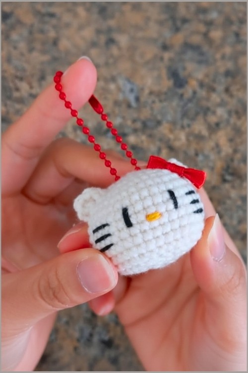 Crochet Hello Kitty Keychain 4