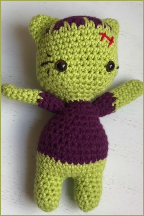 Santa Franken Cat Doll Amigurumi 4