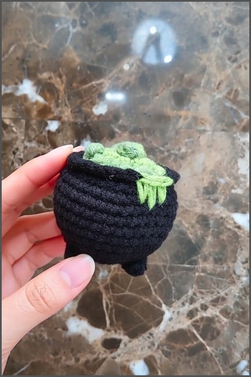 Crochet No Sew Witch Cauldron 4