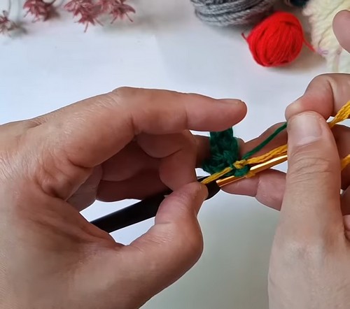 CROCHET AMIGURUMI Mini Tulip Keychain Step By Step Pattern 2